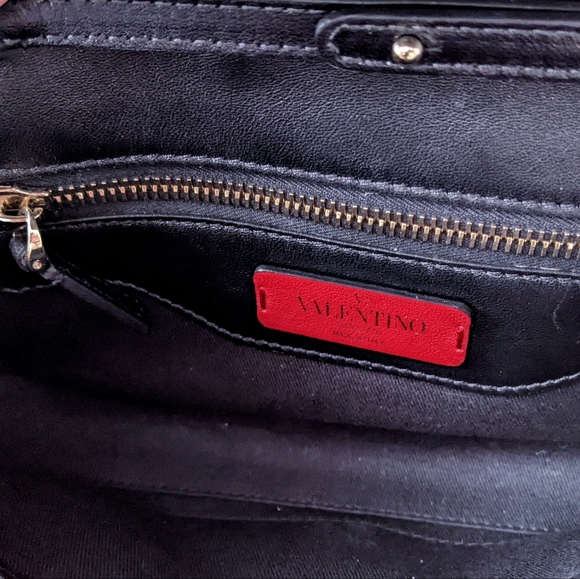 Valentino Garavani Very V Ruffle Rockstud Bag - Picture 9 of 16